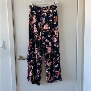 Floral pants with buttons